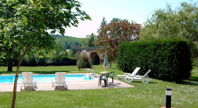 Hotel Du Parc, Rezerwuj Hotel Hotele w Thonac z basenem, Basen