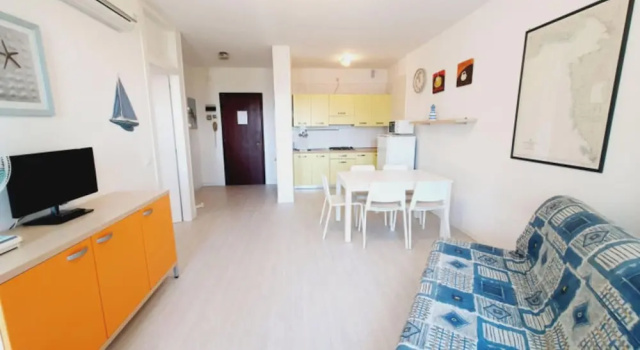 Seaside Accommodation With Terrace, Book Lejlighed Hoteller i Friuli Venezia Giulia med parkering, Parkering