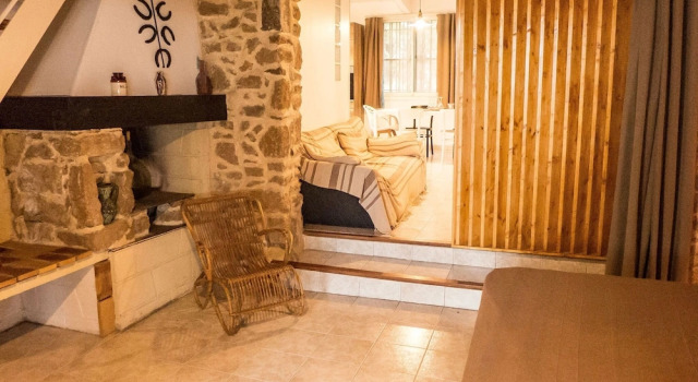 Charming Hunting Lodge near Loupian with garden