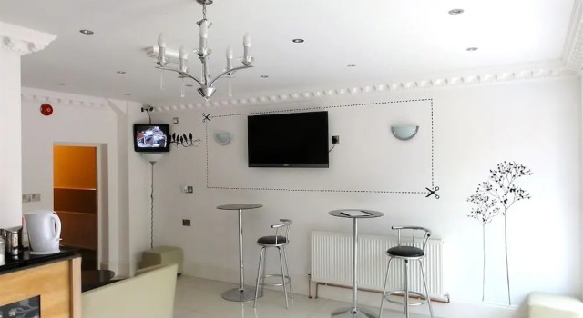 Skylark Guest House, Varaa Bed and Breakfast All inclusive -hotellit kohteessa Merseyside, All Inclusive