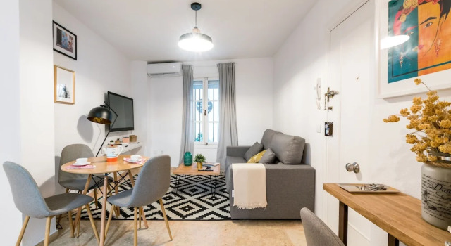 Alfalfa Center Apartment