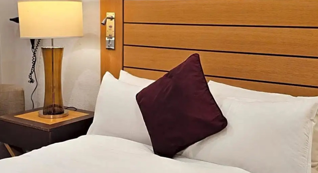 Люкс Deluxe Crown Hotel - Stone, Near Stoke-On-Trent by OYO