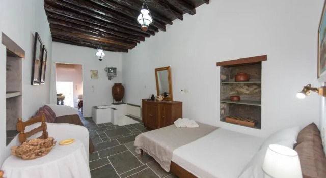 Aris & Maria Houses