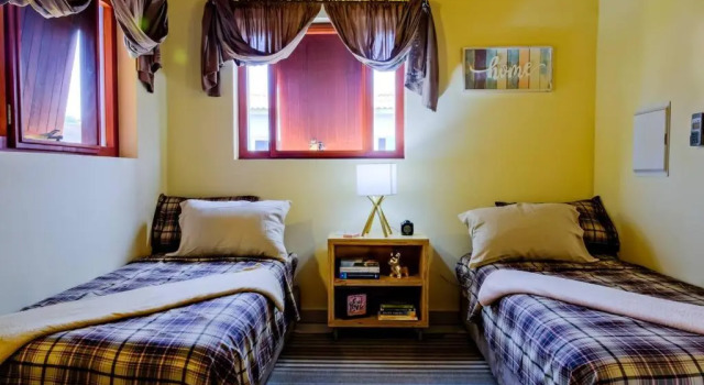 Iona's home: Vibrant 2bedroom home near Willemstad