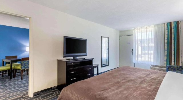 Двухместный люкс Days Inn and Suites by Wyndham Oxford