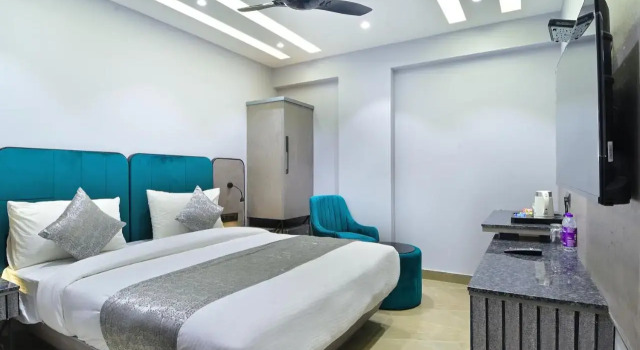 HOTEL UPTOWN - Luxury Restaurant & Rooftop Near Connaught Place, Забронировать Отель Отели Нью-Дели с завтраком, Завтраки