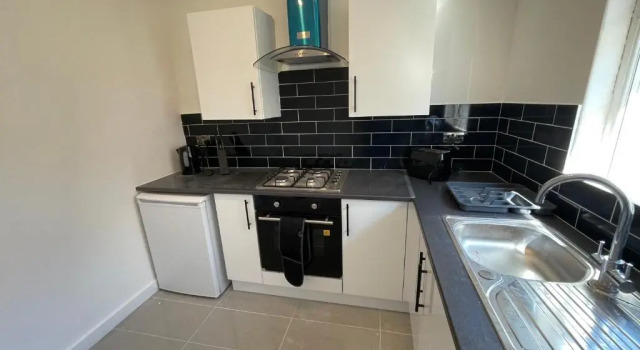 3 bedroom Garden apartment next to craig-y-don park