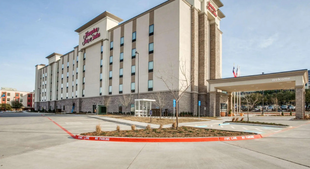 Hampton Inn & Suites Dallas-Central Expy/North Park Area, Забронировать Отель Отели Далласа с завтраком, рядом с Talis Healthcare, Завтраки