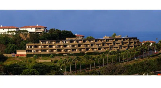Кровать в общем номере The Encinitan Hotel & Suites