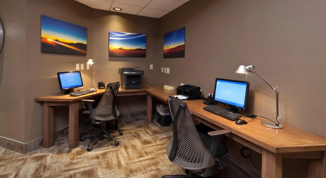 Best Western Plus Scottsdale Thunderbird Suites, Забронировать Отель Отели Скотсдейл с завтраком, рядом с Arizona Air Time Jump Center, Завтраки
