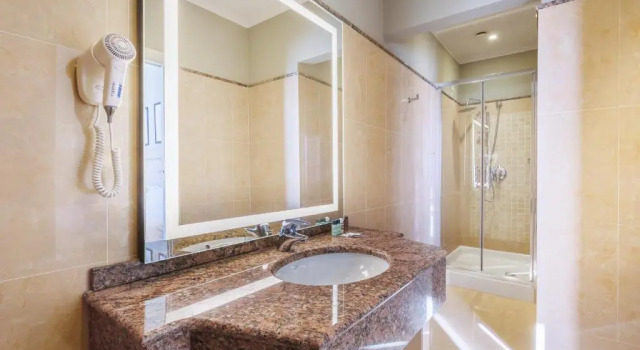 Трёхместный номер Superior Hotel Embassy