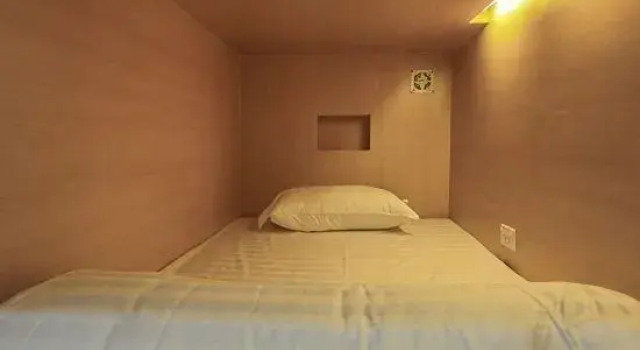 Standaard Capsule Petit Espace Hostel