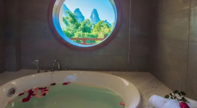 Люкс с красивым видом из окна Yangshuo Mountain River Ballad Hotel