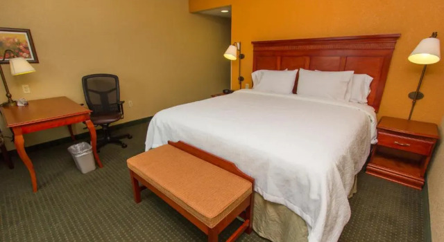 Номер Standard Hampton Inn by Hilton Guadalajara-Aeropuerto