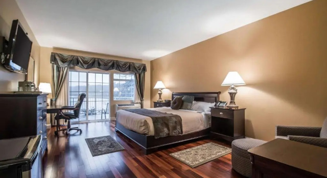 Номер Standard с балконом и с видом на реку Riverside Hotel, an Ascend Collection Hotel