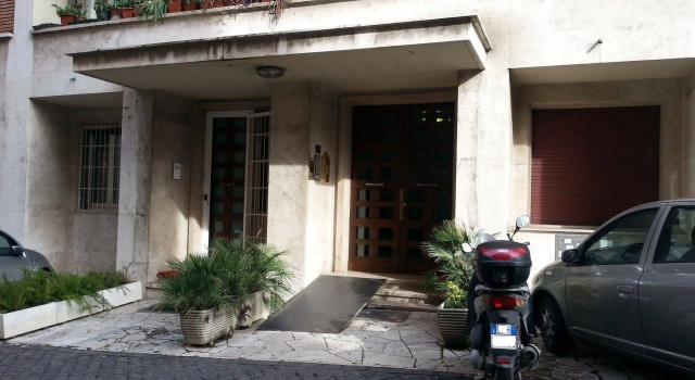 B&B Urbi Et Orbi Roma, Забронировать Отель «постель и завтрак» Отели Рима с парковкой, рядом с Станция метро Manzoni, Парковка