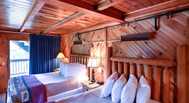Четырёхместный номер Standard с балконом Cliffview Resort