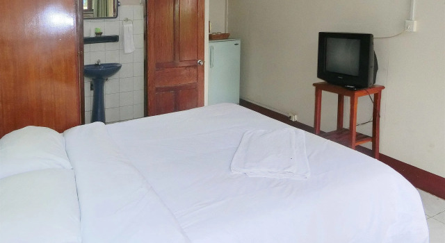 Villa Sisavad Guesthouse, Rezerwuj Willa Hotele w Prowincja Wientian z basenem, Basen