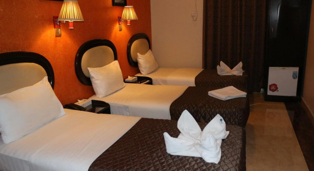 Трёхместный номер Grand Sina Hotel