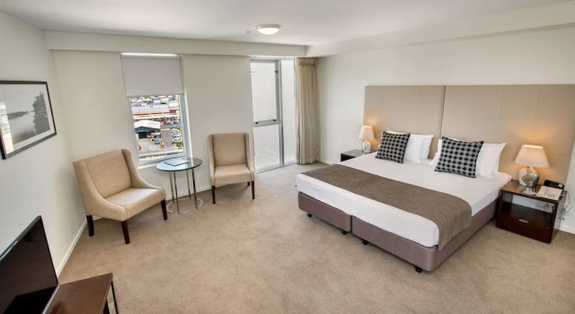 Апартаменты с 2 комнатами с балконом Empire Apartment Hotel Rockhampton