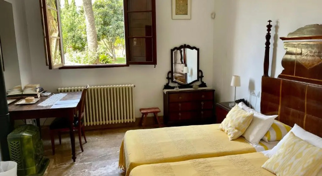 Son Jordi nou, beautiful villa near Alaro big swimming pool, BBQ mountain views 12people, Book Villa Sommerhuse i Consell, Hytte