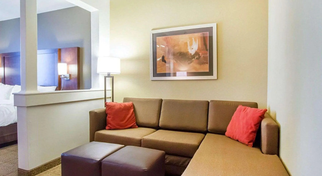 Двухместный люкс Comfort Suites University