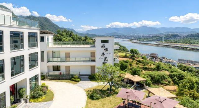 Shihengfeng Homestay, Забронировать Отель Ичан Хубэй