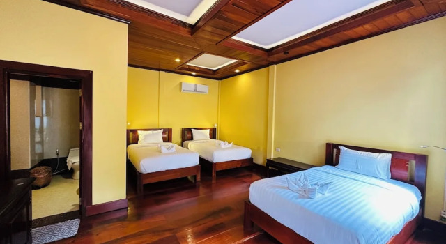 Трёхместный номер Deluxe с балконом Villa Phonethip Mekong Riverside