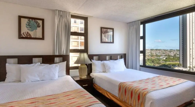 Waikiki Banyan - Pool View Tower 1 Suite 1501, Забронировать Апартаменты/квартира Апартаменты Гонолулу, рядом с Royal Hawaiian Theater Legends in Concert Waikiki, Апартаменты/квартира