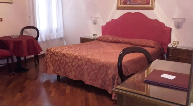 Hotel Piccola Fenice, Забронировать Отель Отели Венеции 3 звезды, рядом с Венецианское гетто, 3*