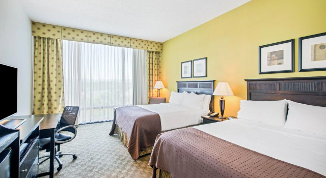 Четырёхместный номер Standard с видом на горы Holiday Inn Roanoke-Tanglewood-Rt 419&I581 by IHG