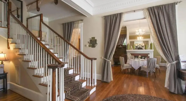 Burke Manor Inn & Pavilion, Забронировать Отель Маклинсвилл Северная Каролина