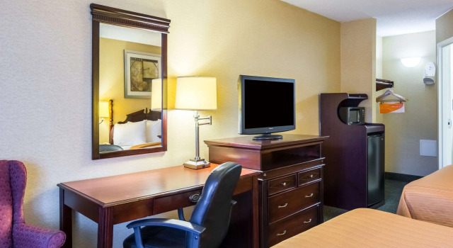 Четырёхместный номер Standard Quality Inn Manassas