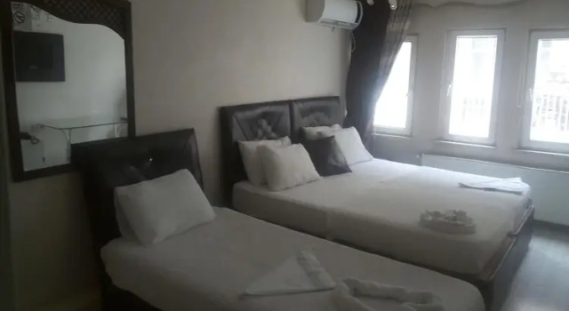 Grand Otel, Забронировать Отель Отели Чиврил с парковкой, Парковка