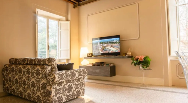 Noble Floor Luxury Apartments Gina