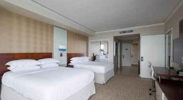 Sunny Isles Two-bedroom, Varaa Hotelli Hotellit Miami Beach uima-altaalla, Uima-allas