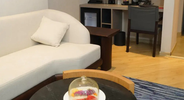 Двухместный люкс Ramada Encore by Wyndham Chandigarh Zirakpur