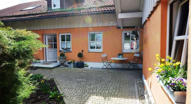 Very Well Equipped Holiday Home With Sauna, Balcony and Large Garden, Varaa Hotelli Hotellit Baijeri pysäköinnillä, Pysäköinti