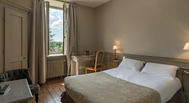 Hôtel Restaurant Spa Le Sauvage, Забронировать Отель Отели Безансона с парковкой, рядом с House of Victor Hugo, Парковка