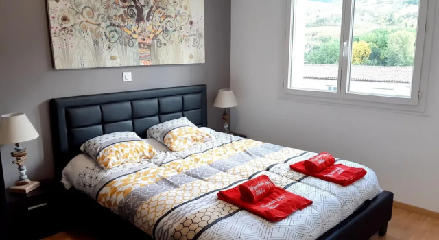 Apartment With 3 Bedrooms in Millau, With Wonderful Mountain View, Furnished Balcony and Wifi, Rezerwuj Apartament Millau Aveyron, w pobliżu Millau Train Station