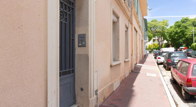 Courtyard Cannes