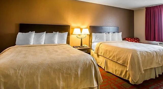 Четырёхместный люкс Quality Inn & Suites West Bend