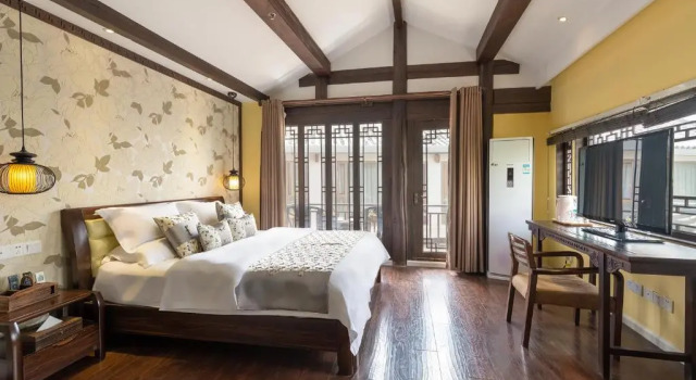 Двухместный люкс Deluxe Lijiang Gui Yuan Tian Ju Guesthouse