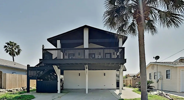 Chic Port A Escape W/ Big Balcony - Walk To Beach! 4 Bedroom Home