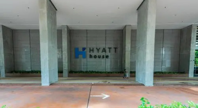 Arcoris Mont Kiara next 163plaza 1-4Pax one plus one Bedroom