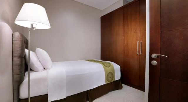 Suite 2 sypialnie z widokiem na miasto The Grove Suites Hotel