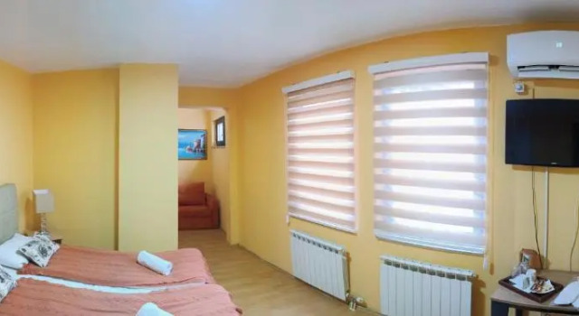 Трёхместный номер Standard Hotel Corner