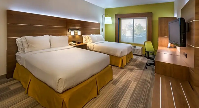 Четырёхместный люкс Holiday Inn Express Hotel & Suites Carson City by IHG
