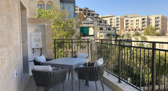 Апартаменты Luxury с 2 комнатами с балконом и с видом на город New Luxurious 2BR front old city Legacy