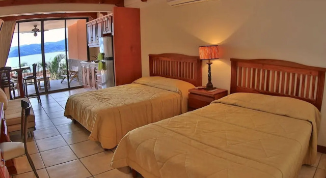 Hotel room-style ocean-view unit in Flamingo with pool, Buchen Sie Ferienwohnung Flamingo Guanacaste